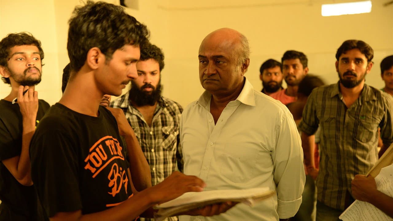 Szene aus 8 தோட்டாக்கள்