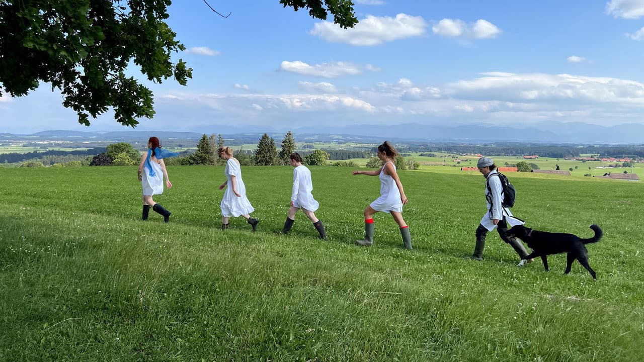Szene aus Überall gibt es ein Hausen