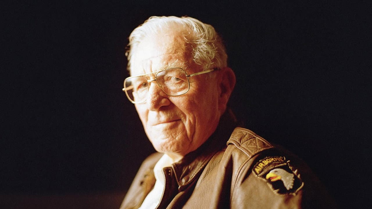 Szene aus We Stand Alone Together: The Men of Easy Company