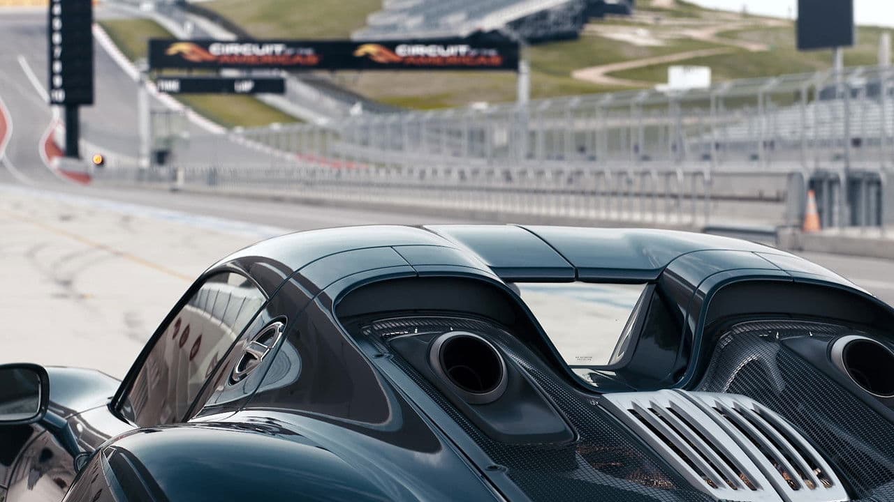 Szene aus APEX: The Story of the Hypercar