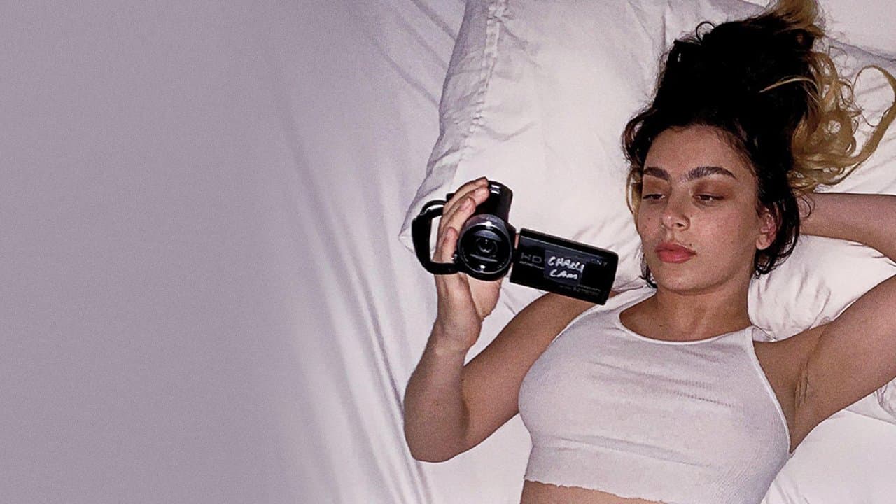 Szene aus Charli XCX: Alone Together