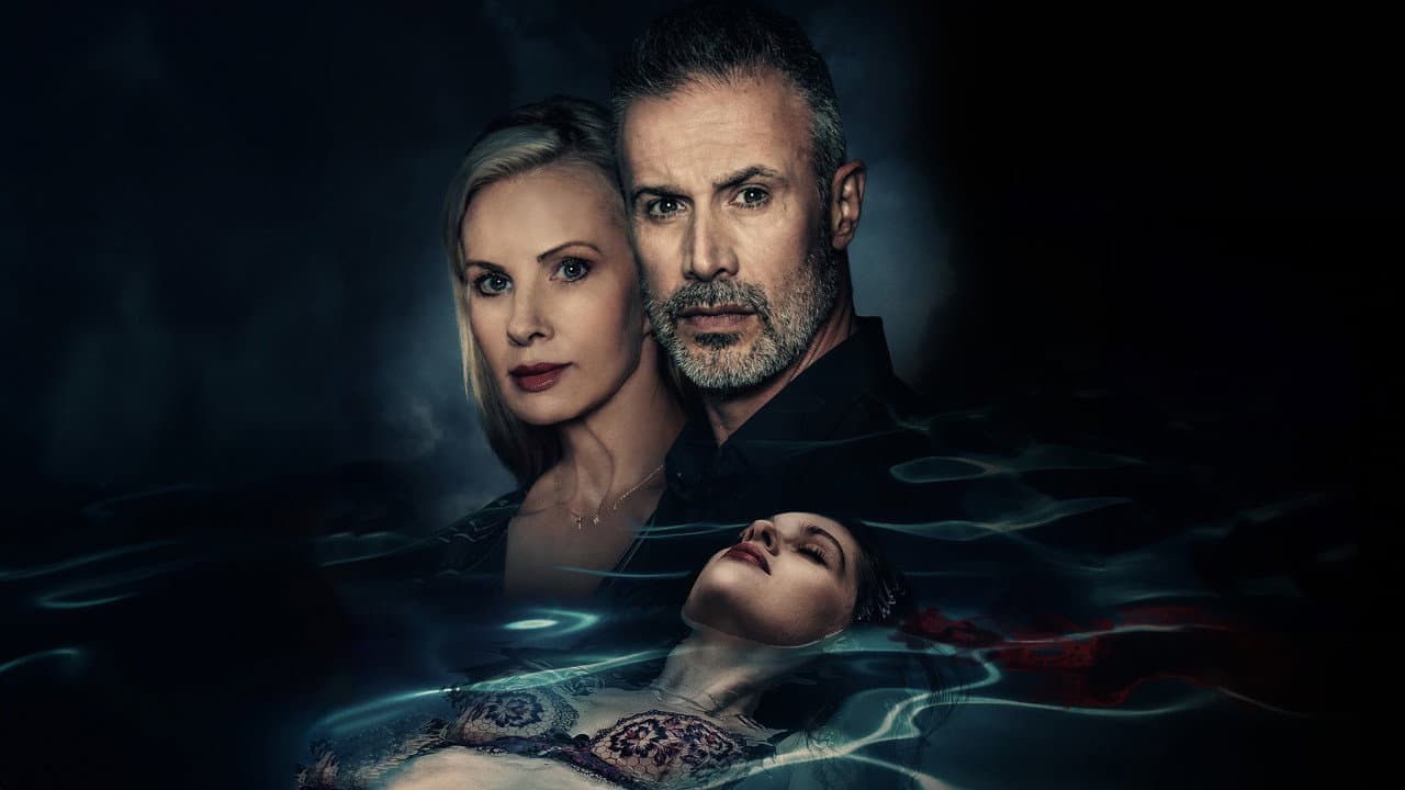 Szene aus The Girl in the Pool