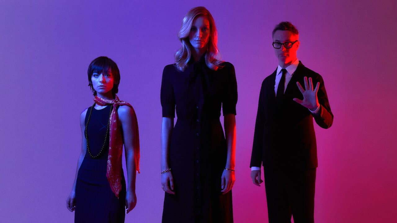 Szene aus Copenhagen Cowboy: I neonlyset med Nicolas Winding Refn