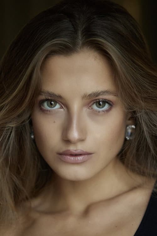 Zoë Pastelle Holthuizen