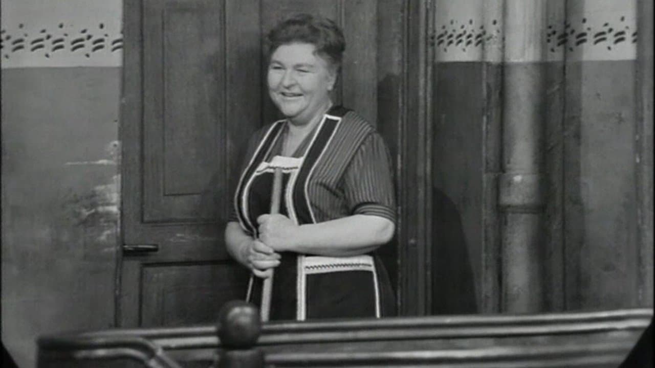 Szene aus Ohnsorg Theater - Tratsch im Treppenhaus
