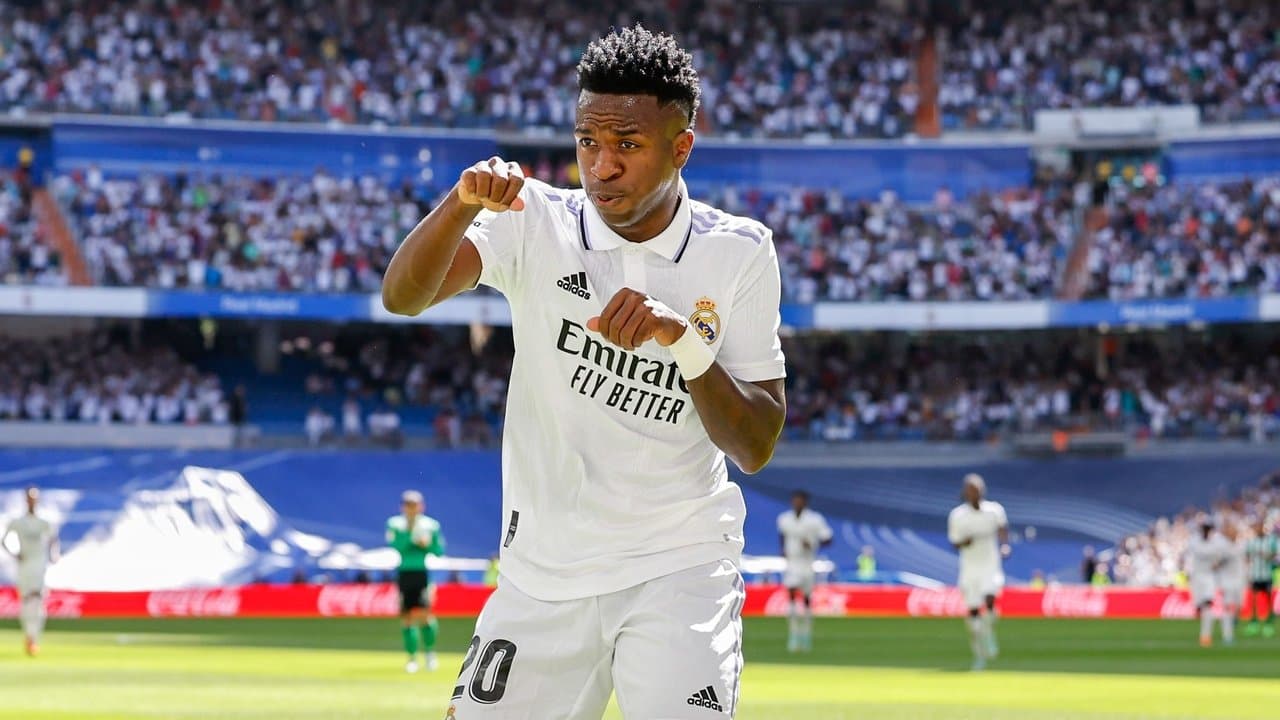 Szene aus Baila, Vini – Fußballlegende Vinícius Júnior